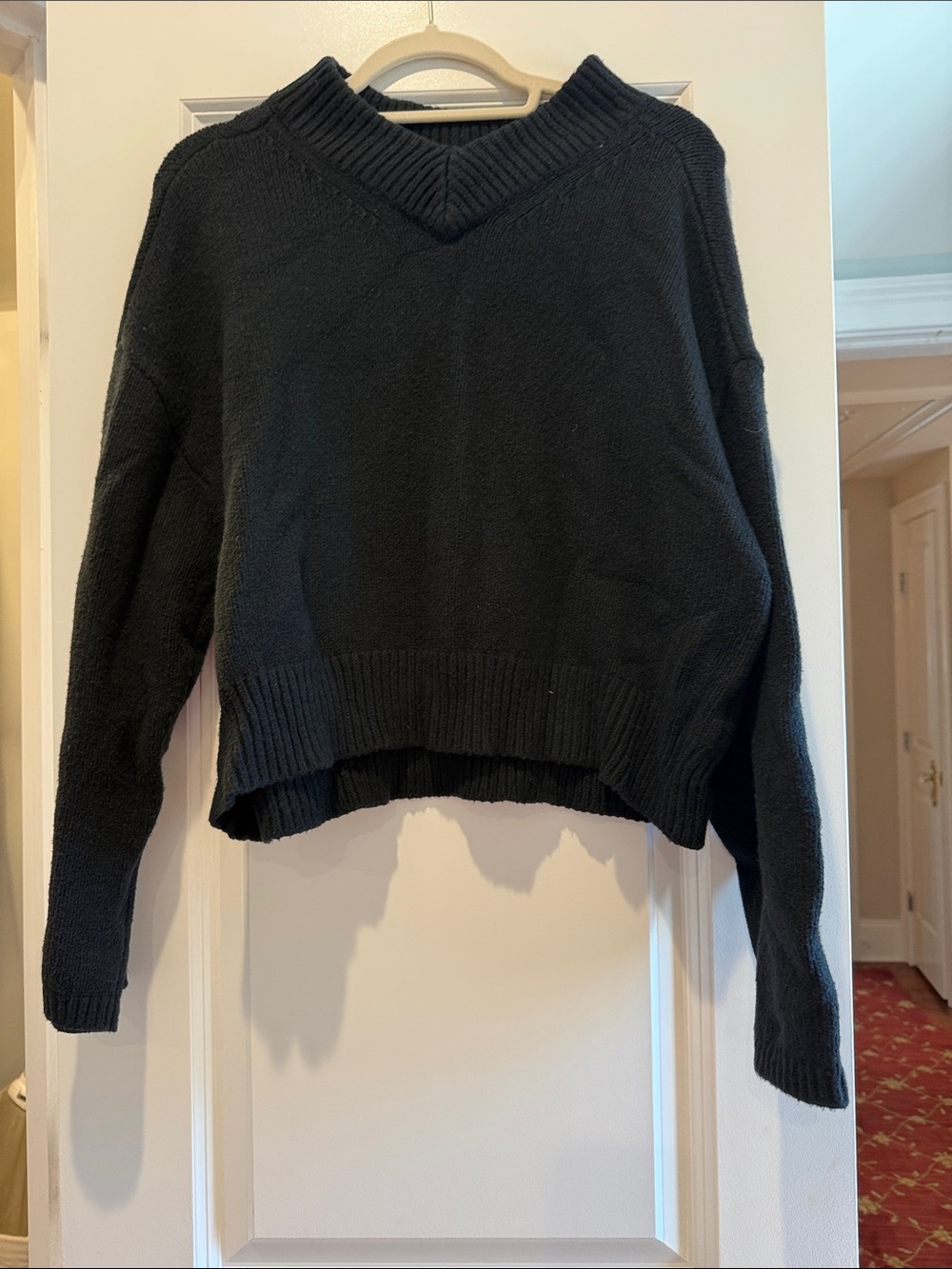 GAP black women’s v- neck sweater, S